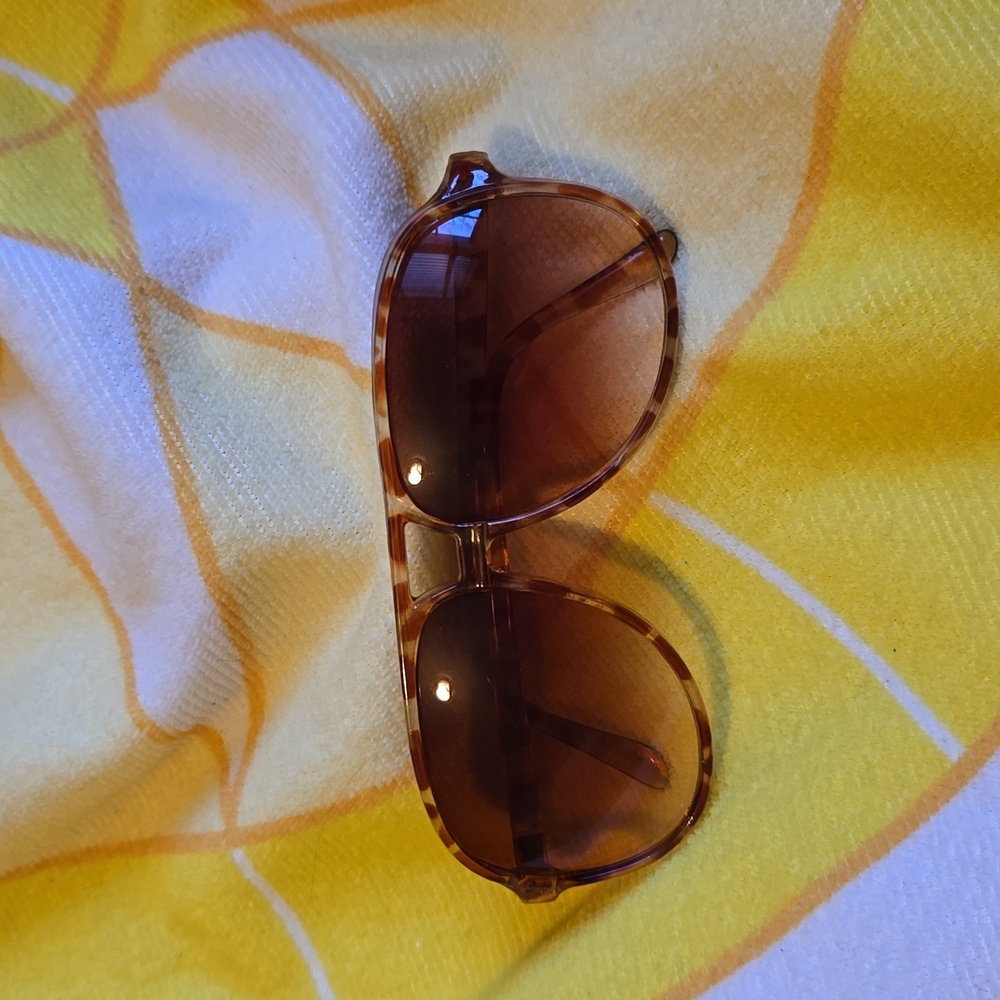 VGUC- Vintage Large Pilot Sunglasses with Gradient Lens Tortoise Frame - Picture 2 of 14